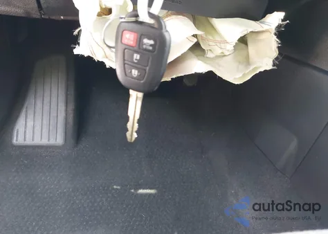 2015 Toyota Corolla Le z USA, uszkodzony, nr VIN 2T1BURHE8FC381399